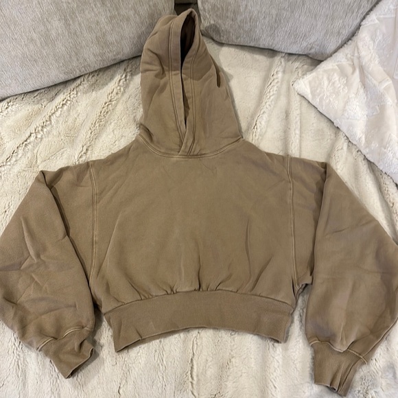 Aritzia TNA Cropped Sweater - Picture 1 of 3